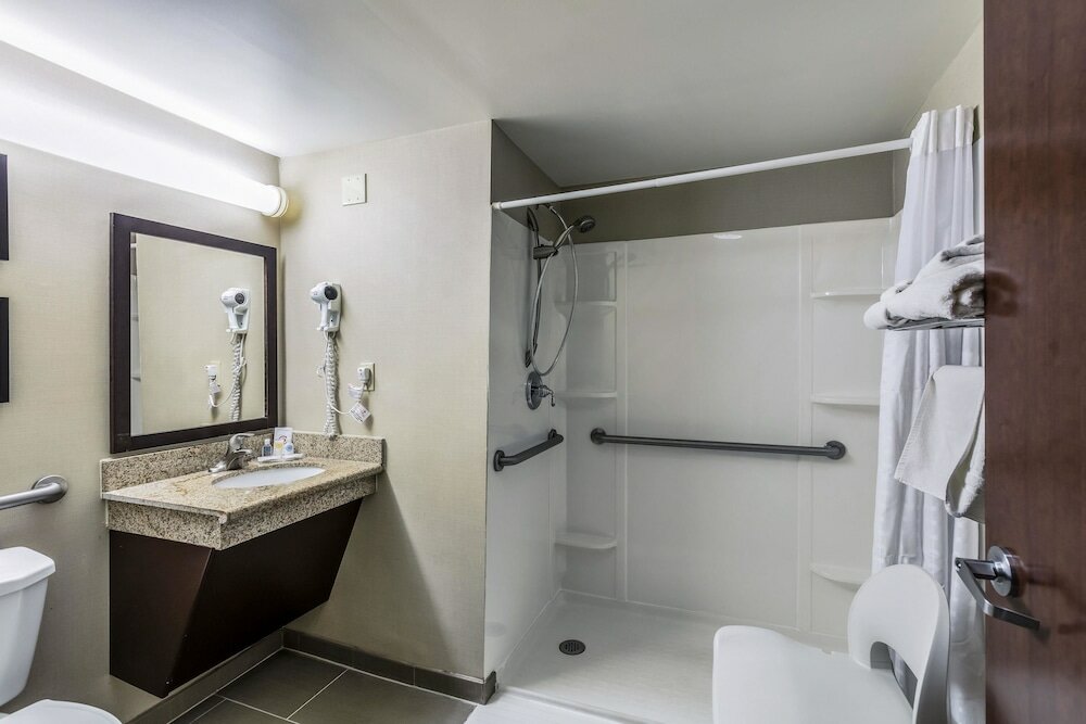 Фото Comfort Inn Medford - Long Island