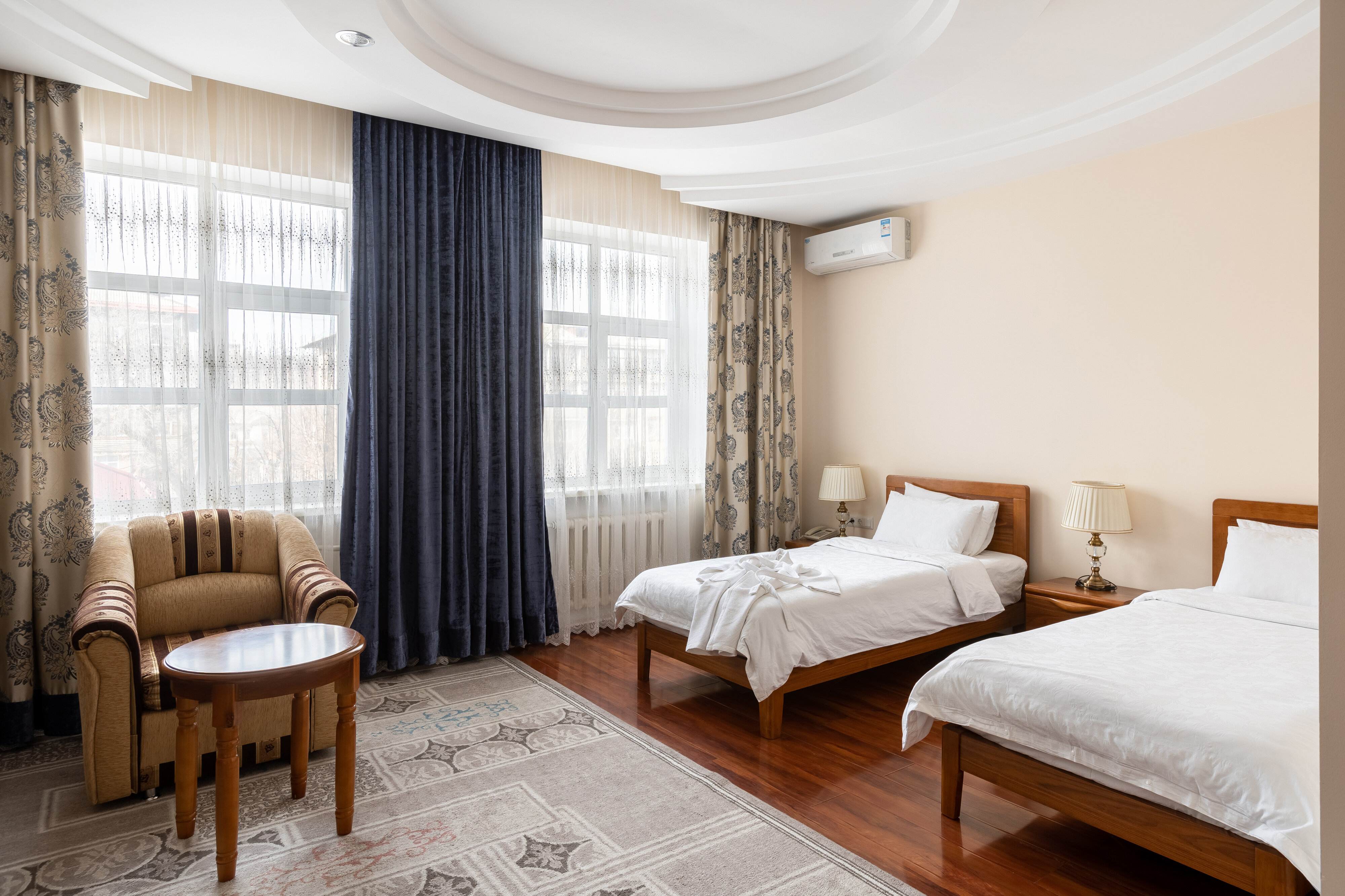 Фото Soluxe Bishkek Hotel