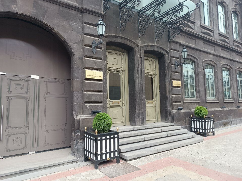 Фото Grand Hotel Gyumri by Apricot Hotels