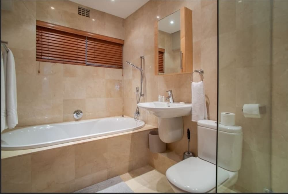 Фото 2 Bedroom Lido Apartment Sea Point