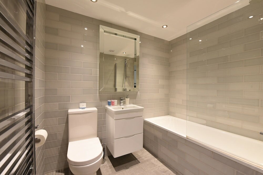 Фото The Glasshouse Apartments