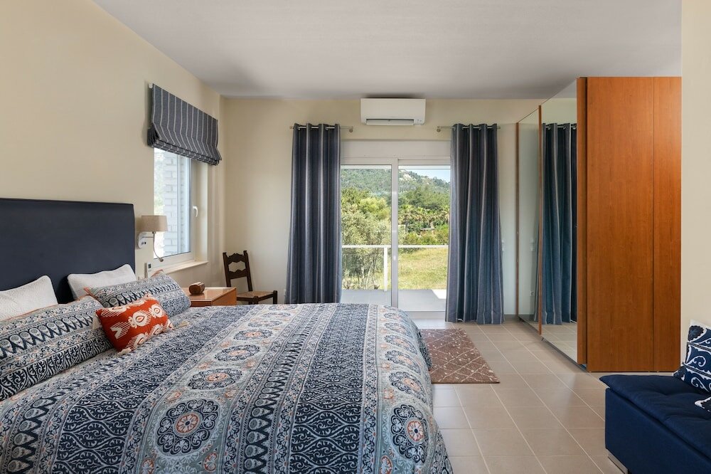 Фото HillTop Luxury Villa