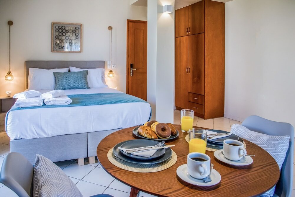 Фото Gianthea Studios and Apt