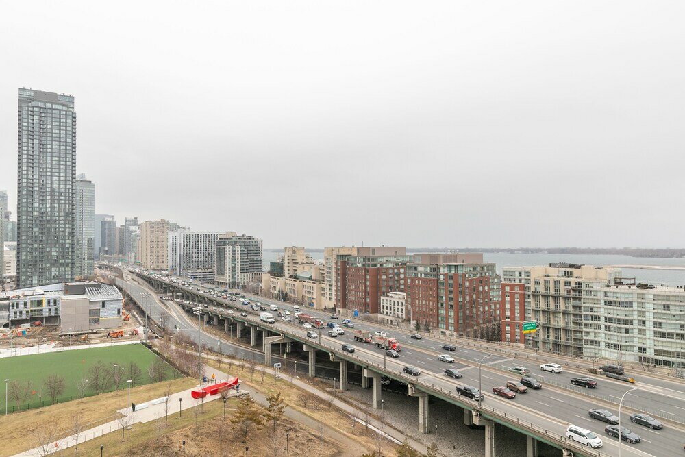 Фото Simply Comfort Stunning Downtown Condos