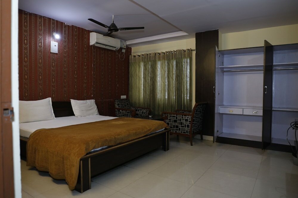 Фото Hotel Maruthi Residency Inn