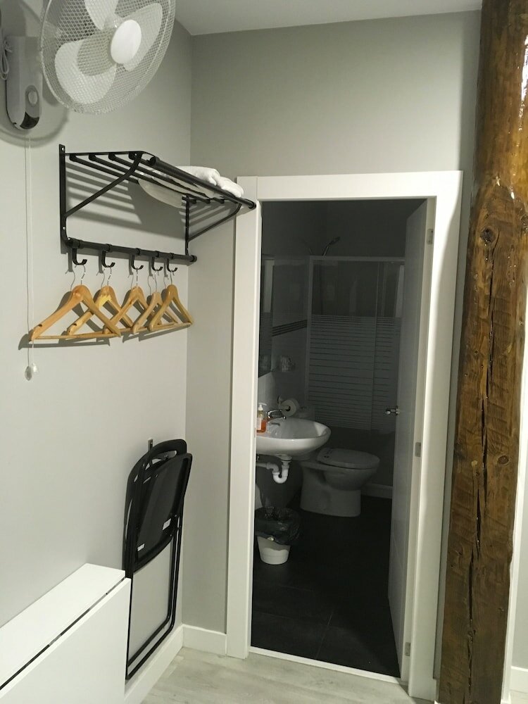Фото Pensión La Bilbaina - Albergue Logroño