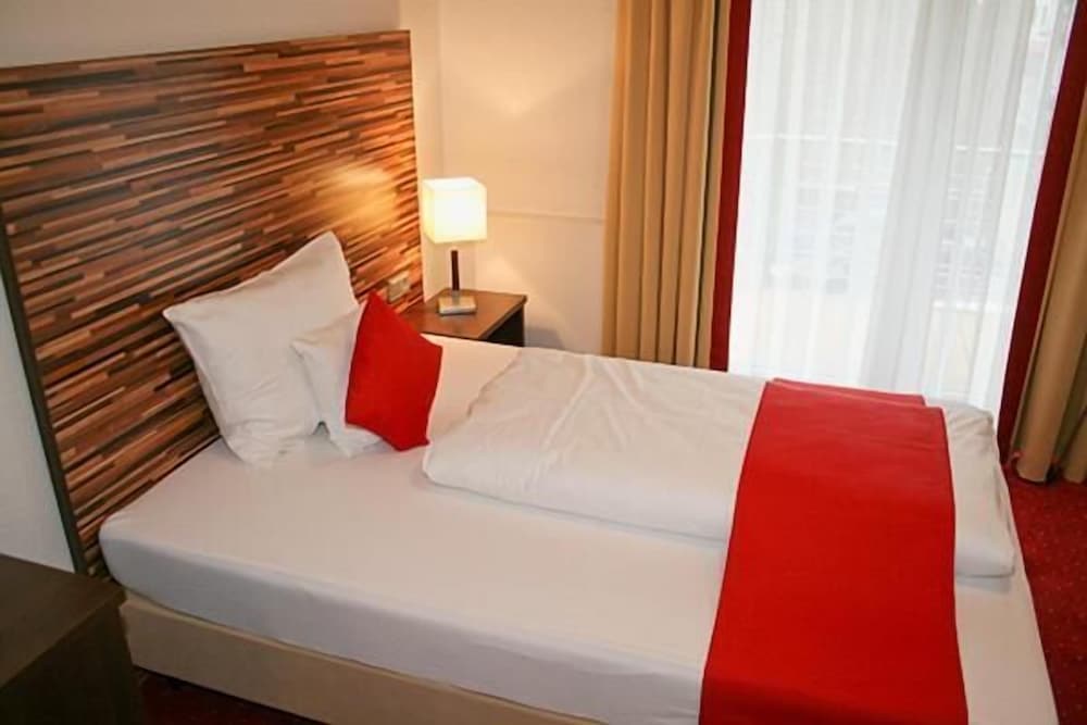 Фото Hib Hotel in Baesweiler