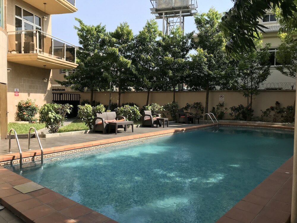 Фото Helena Court Apartments