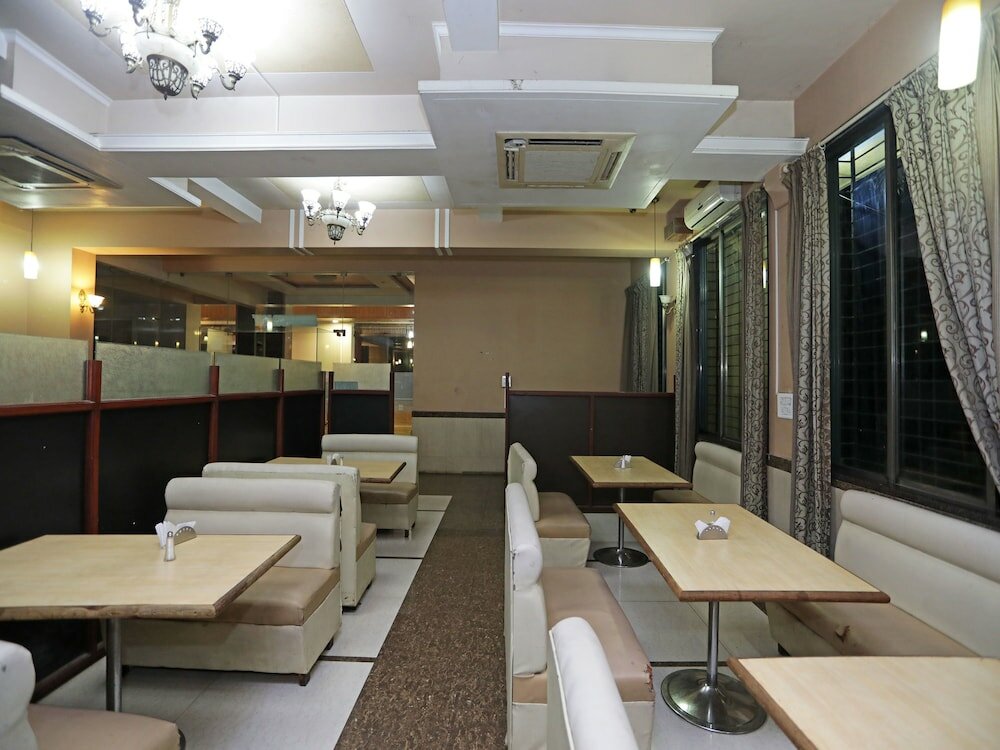 Фото Oyo 6401 The Neelam Executive