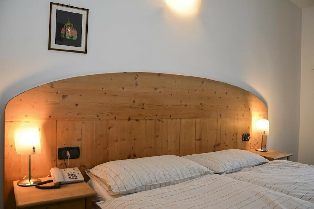 Фото Hotel Mezzolago