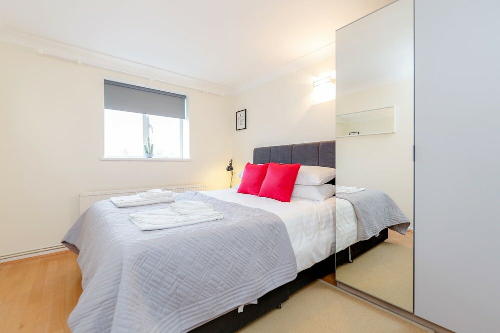 Фото Holland Park Heights by BaseToGo