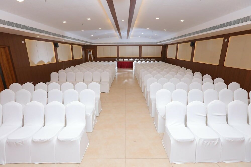 Фото Navaratna Inn A Luxury Hotel