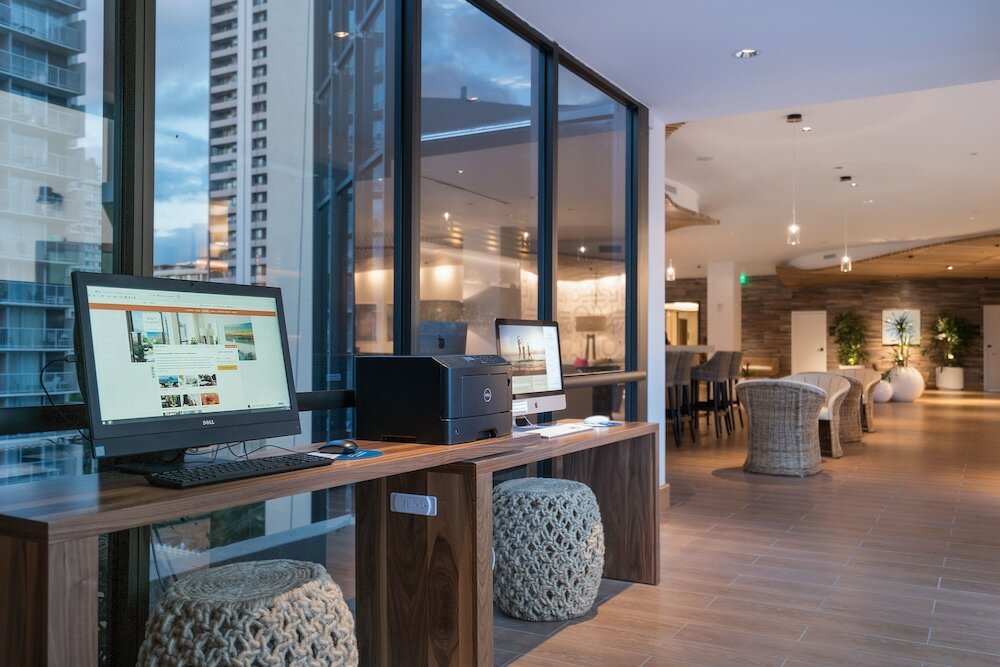 Фото Hyatt Centric Waikiki Beach