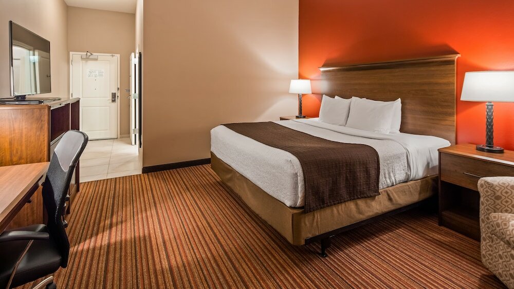 Фото Best Western Plus Hudson Hotel & Suites