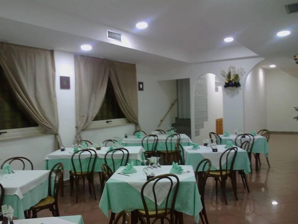 Фото Hotel Ristorante Chiar di Luna