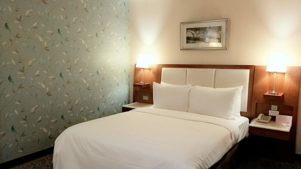 Фото Elegance Hotel Taipei