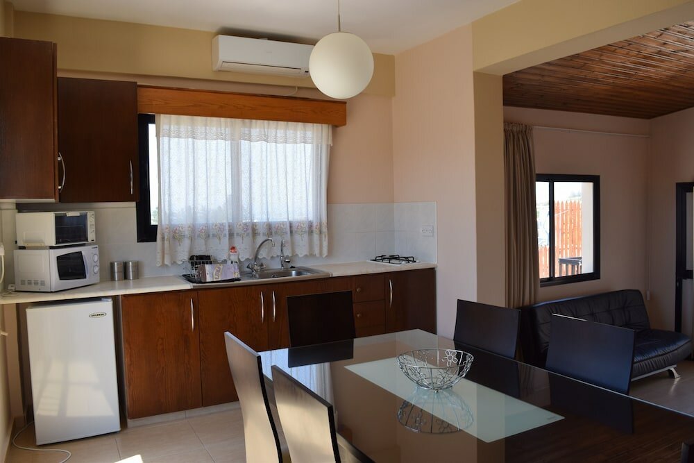 Фото Anna Hotel Apartments