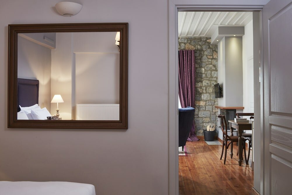 Фото Nefeles Mainalon Luxury Residences & Lounge