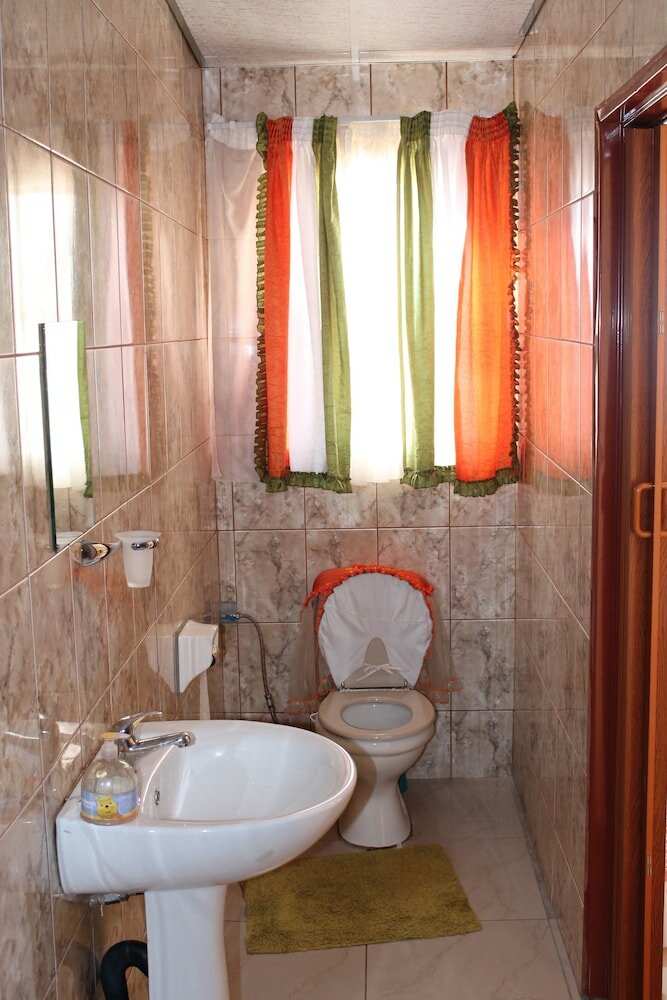 Фото Mohlongwafatshe Guest House