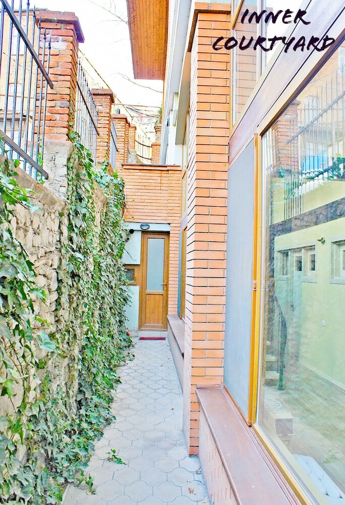 Фото Red Fox Guesthouse