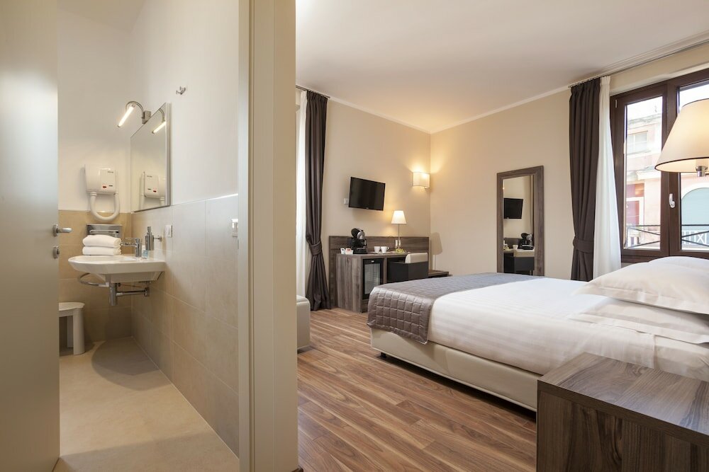 Фото Window on Rome