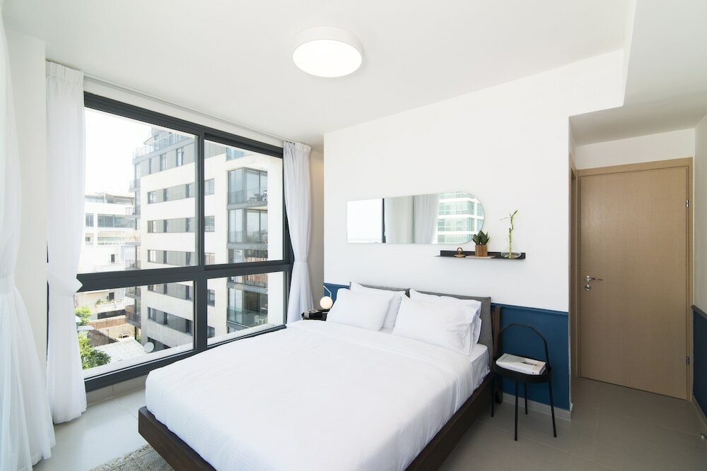 Фото Mr. Promenade - by Tlv2go