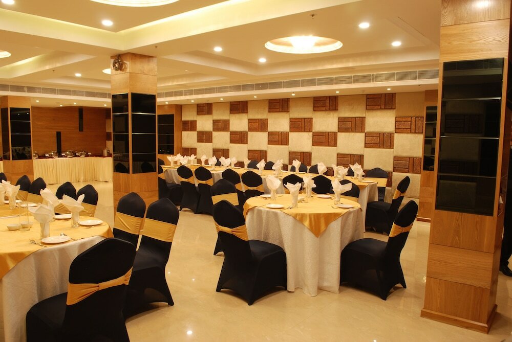 Фото Glades Hotel