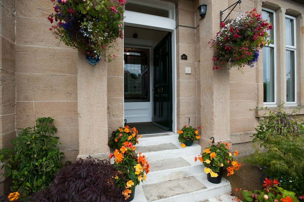 Фото Dean Park Guest House