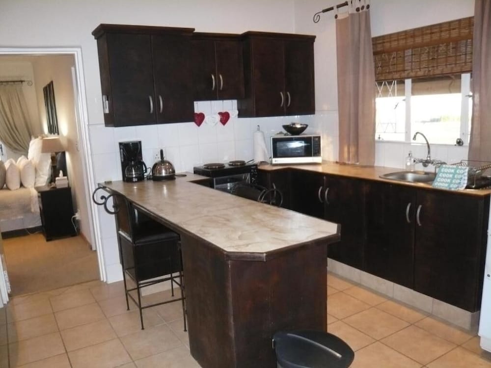 Фото Dusk to Dawn Guesthouse