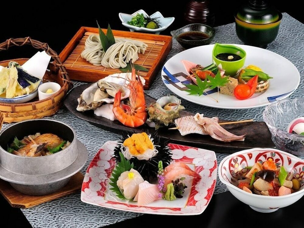 Фото Hotel Hoho A hotel overlooking the Echigo Plain and the Yahiko mountain range