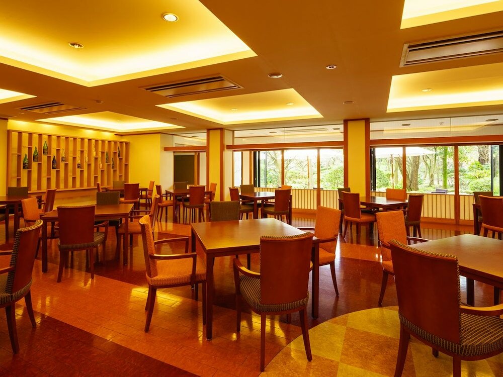 Фото Hotel Hoho A hotel overlooking the Echigo Plain and the Yahiko mountain range