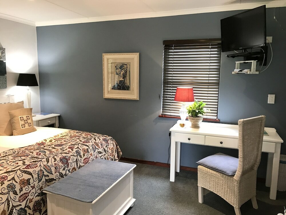 Фото The Crown Guesthouse