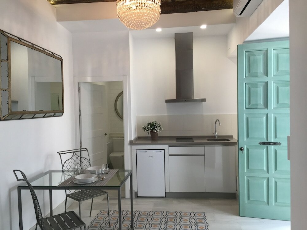 Фото Apartamentos Los Patios de la Judería