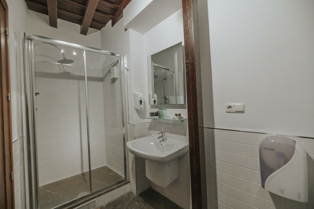 Фото Hotel Mercader de Sedas