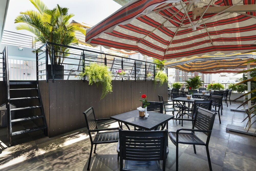 Фото Maple Leaf Hotel & Apartment