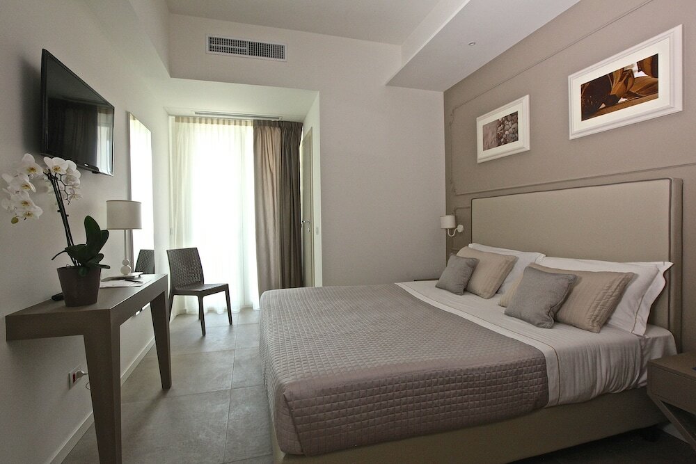 Фото Hotel Ambassador