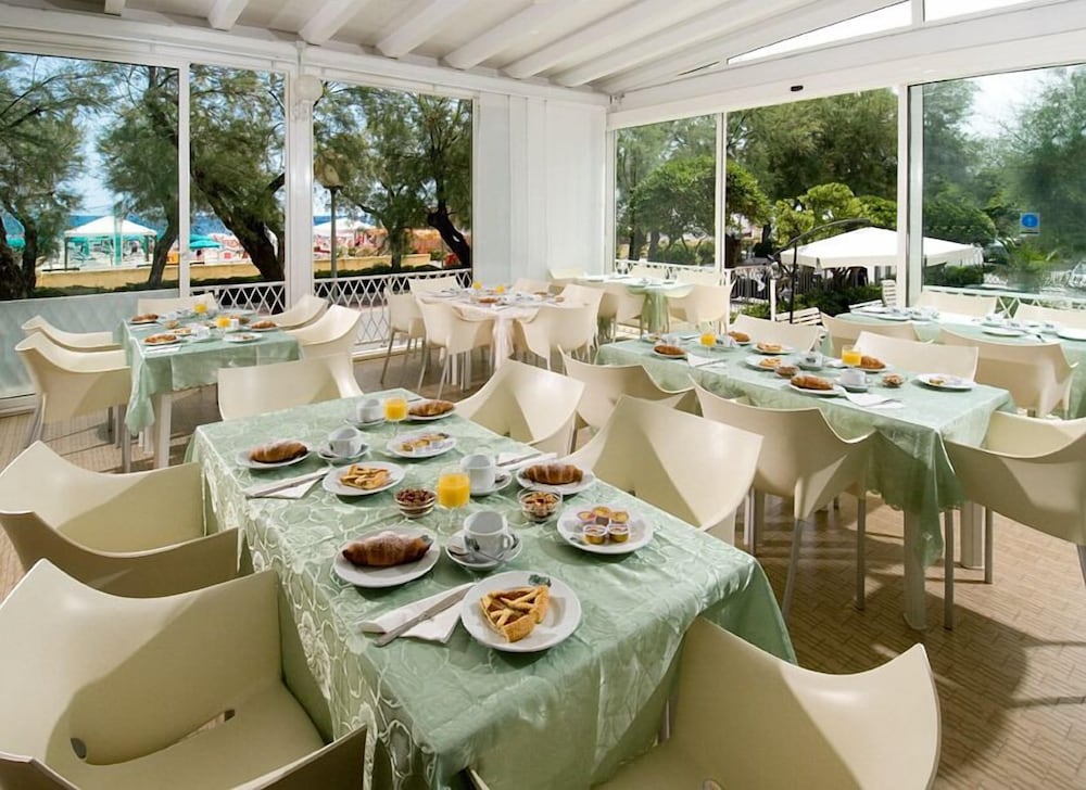 Фото Hotel Majestic