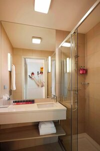 отель Moxy Frankfurt Airport