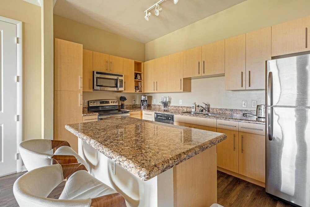 Фото Executive Suite With Pool & Gym