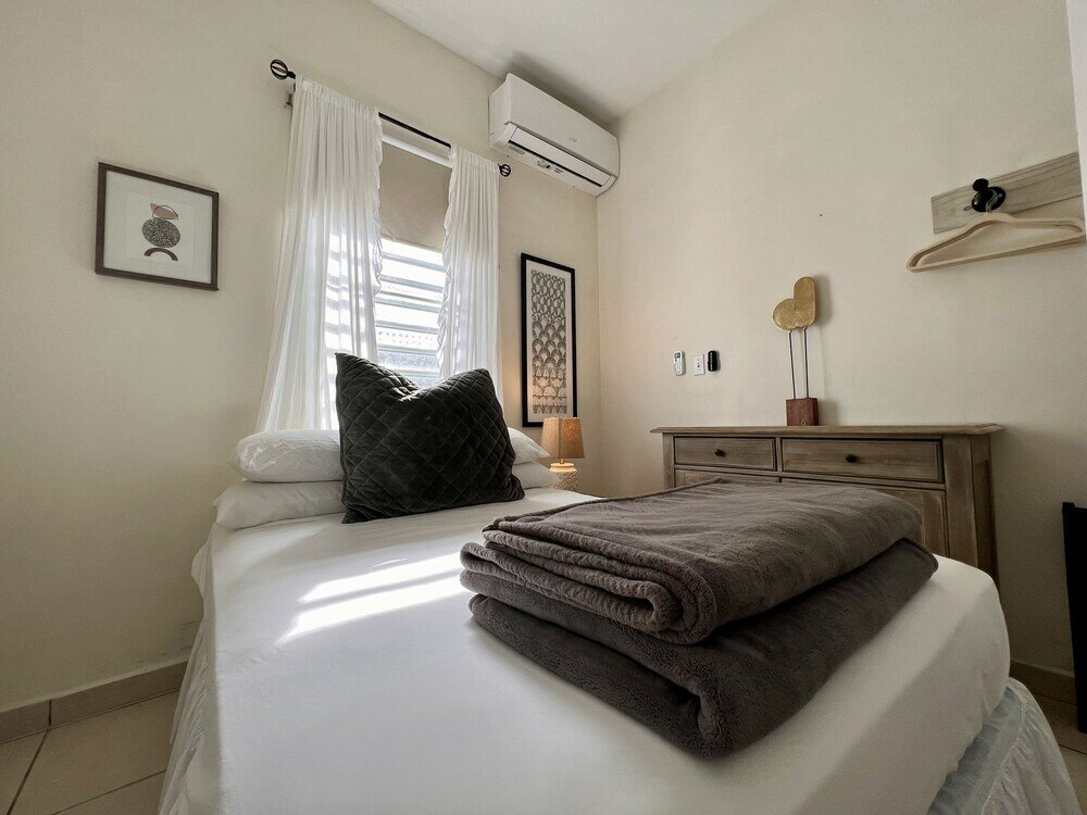 Фото Sonsoleá Host