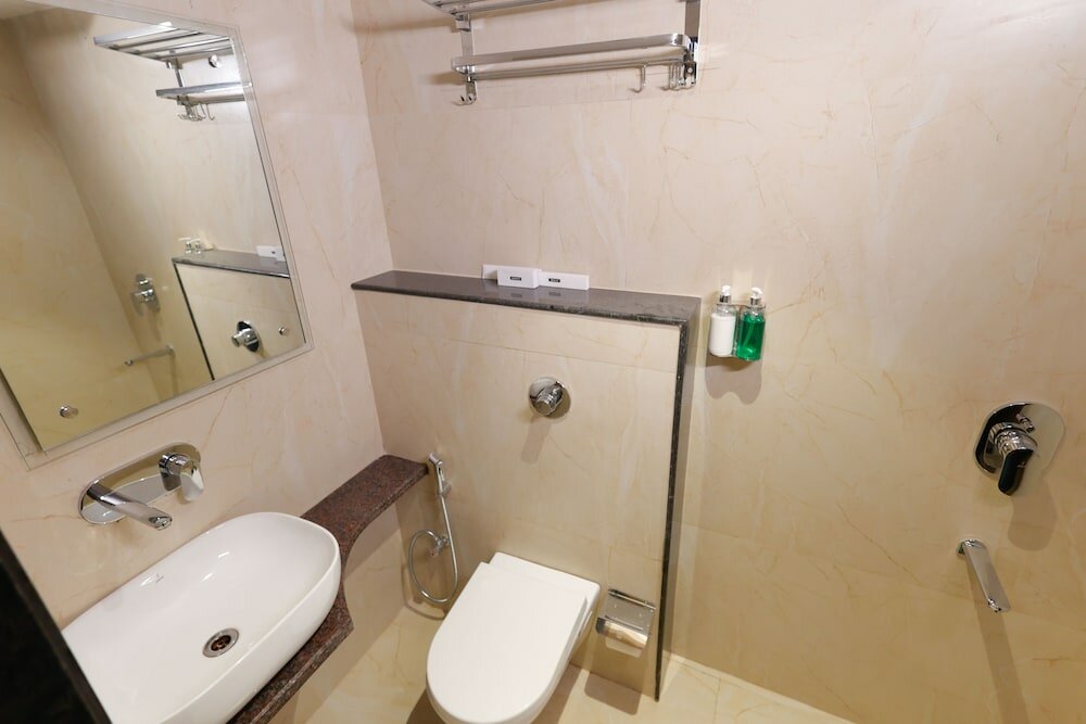 Фото Hotel Sarc Inn