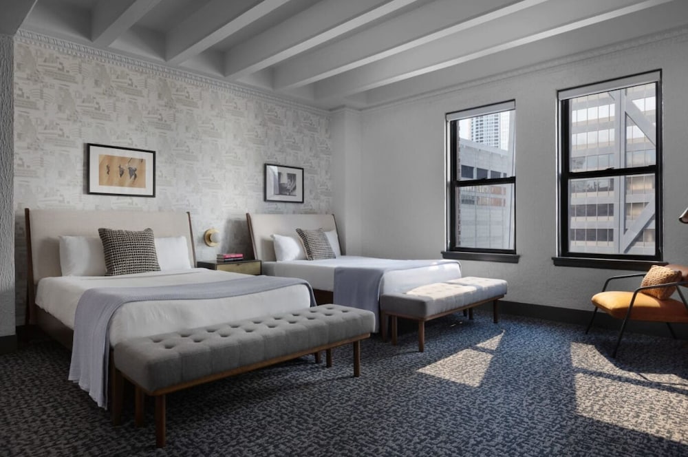 Фото Magnificent Mile Suites