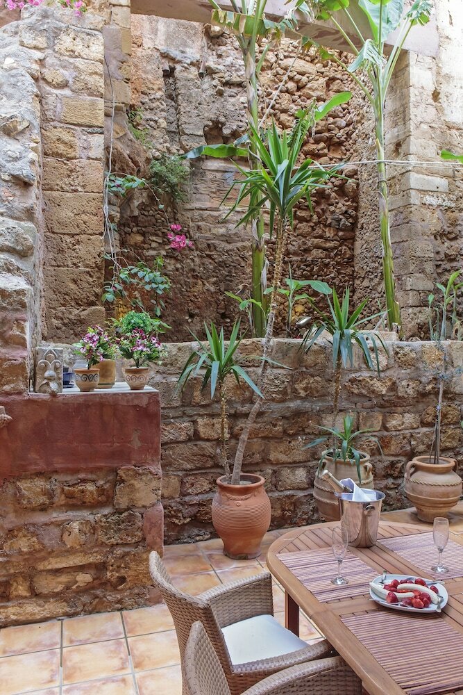 Фото Kasteli Suites