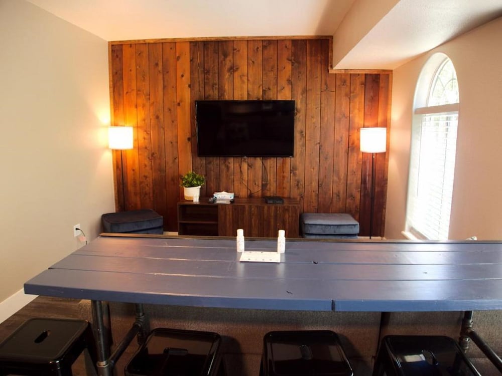 Фото The Inn at Boatworks