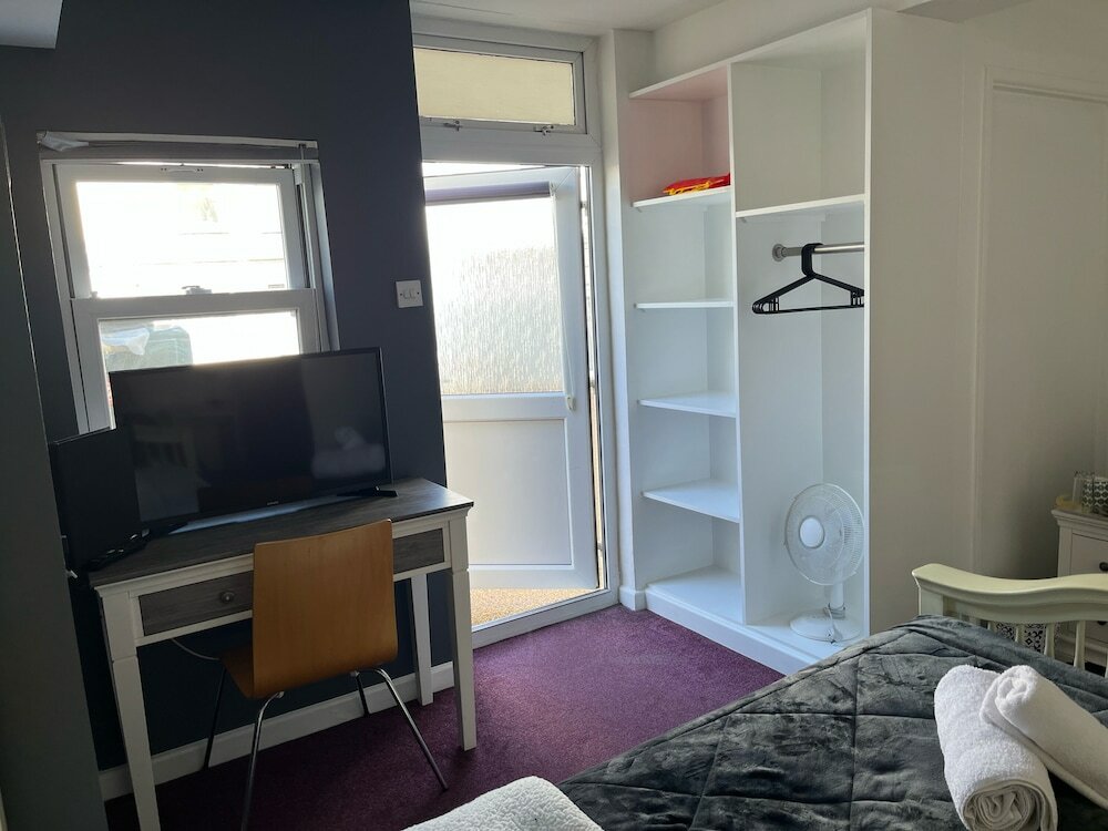 Фото St George's Guesthouse