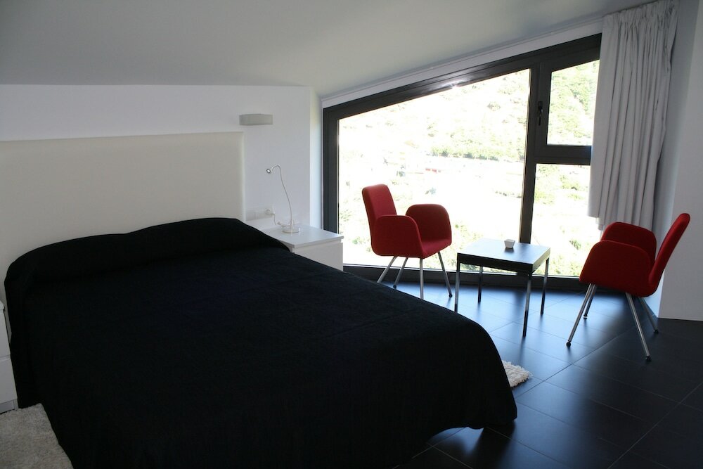 Фото Hostal Tres Campanas