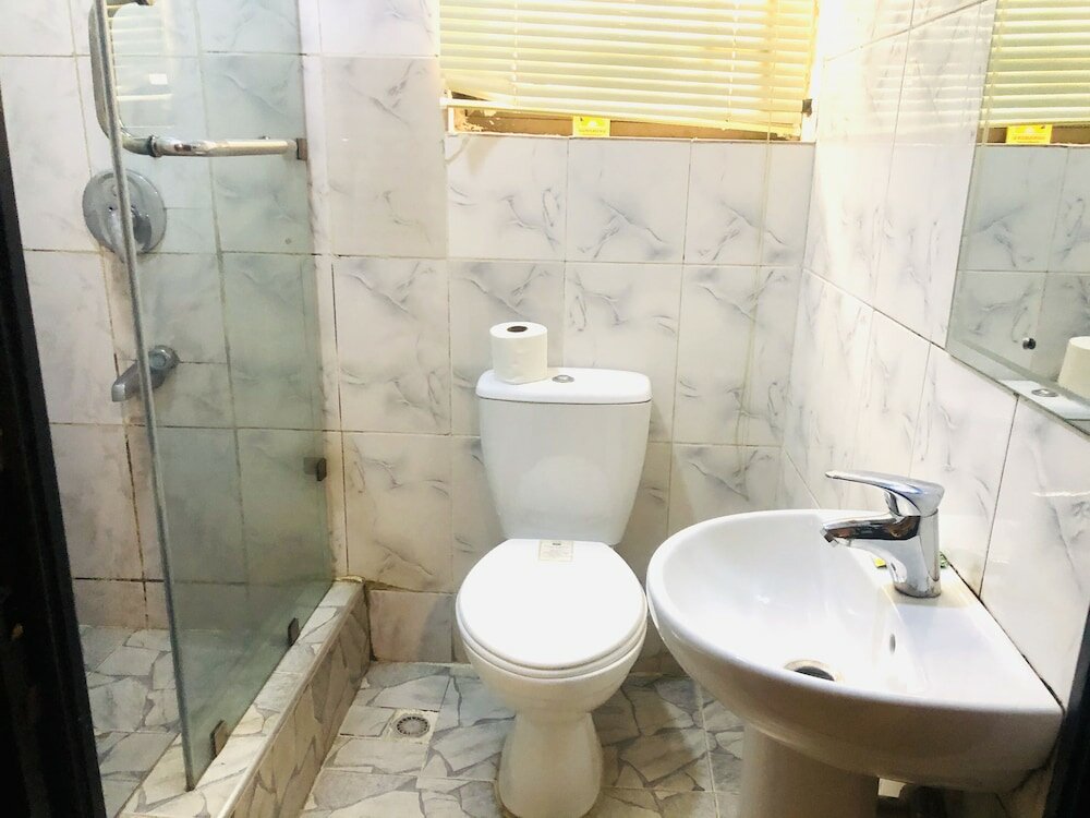 Фото Mayors & Diplomat Suites Opebi