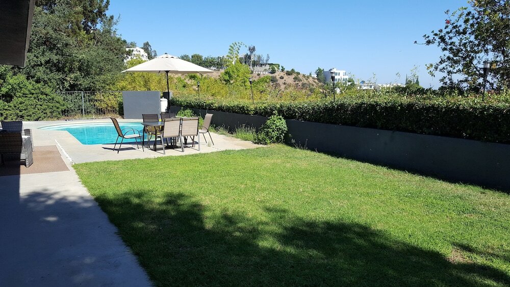 Фото 4 Bedroom Celebrity House with Pool & City View