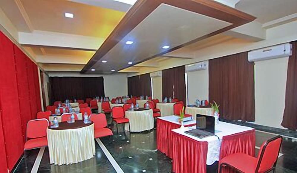 Фото Hotel The Metropole