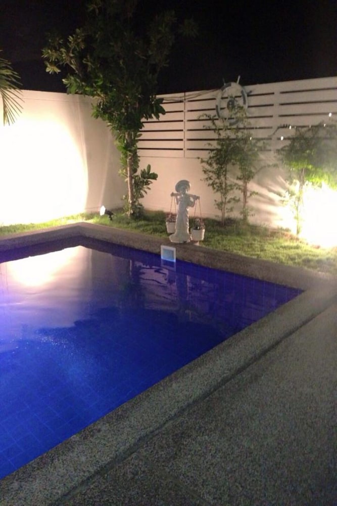 Фото Baan Sarinya Pool Villa